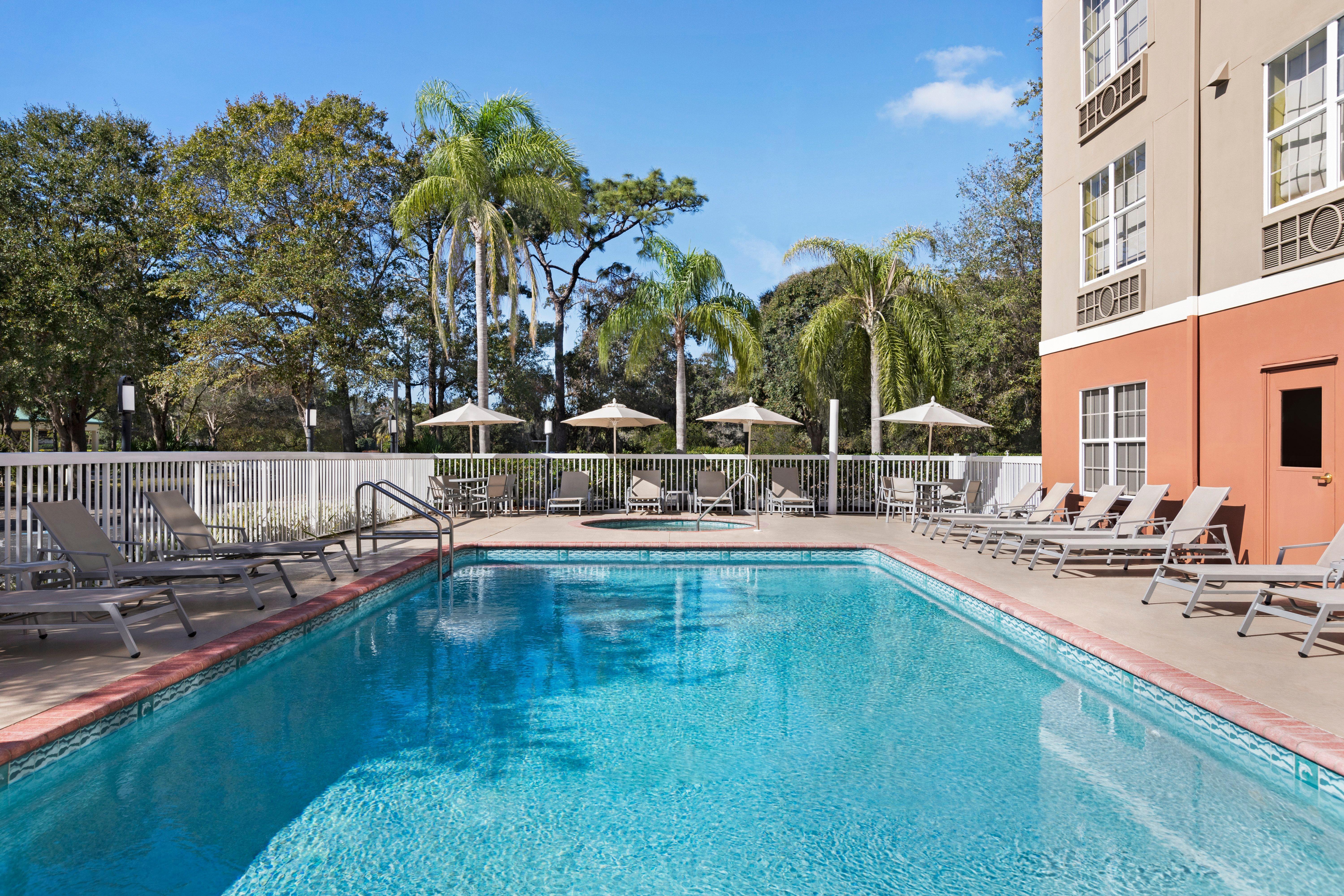 Holiday Inn Express & Suites Sarasota East By Ihg Vamo Exterior photo